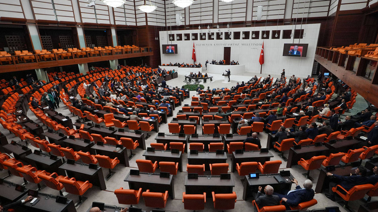 Meclis-TVde-AKP-oyunu-Kamera-acisini-daralttilar.jpg